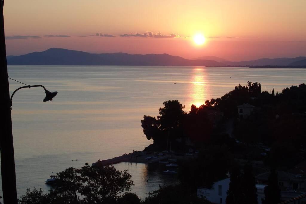 アフィソス ¨Με Θέα Το Ηλιοβασίλεμα¨ヴィラ エクステリア 写真